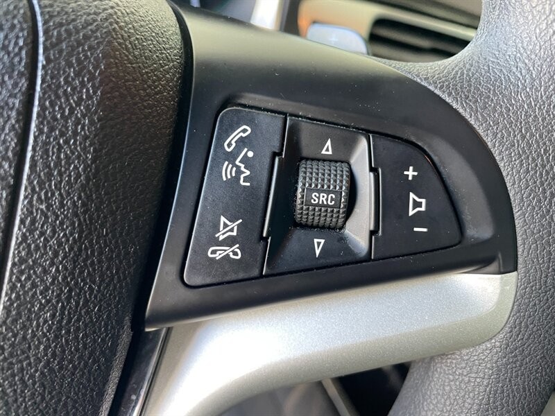 Chevrolet Camaro Vehicle Full-screen Gallery Image 23