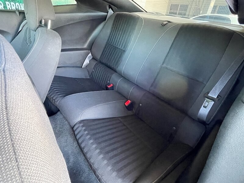 Chevrolet Camaro Vehicle Full-screen Gallery Image 24