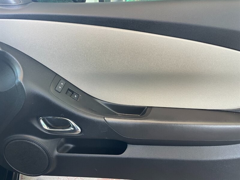 Chevrolet Camaro Vehicle Full-screen Gallery Image 26