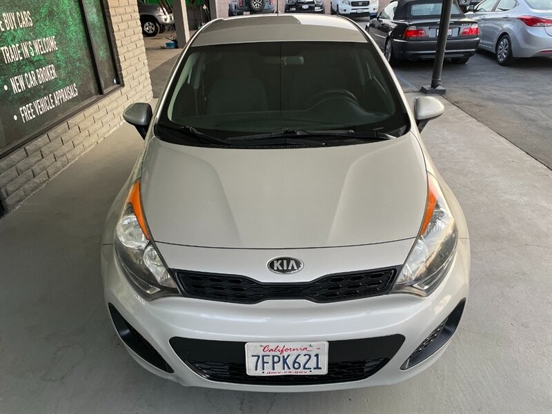 Kia Rio Vehicle Full-screen Gallery Image 13