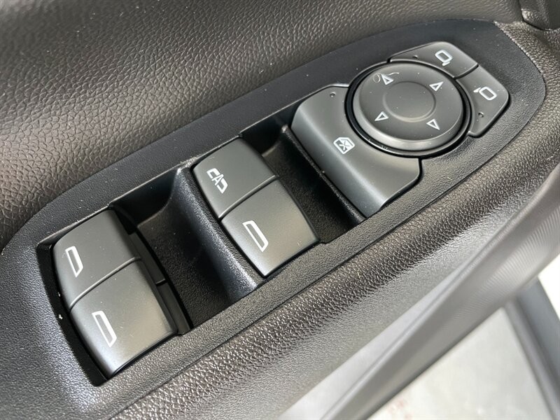 Chevrolet Equinox Vehicle Full-screen Gallery Image 24