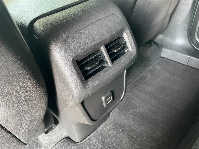 Chevrolet Equinox Vehicle Full-screen Gallery Image 26