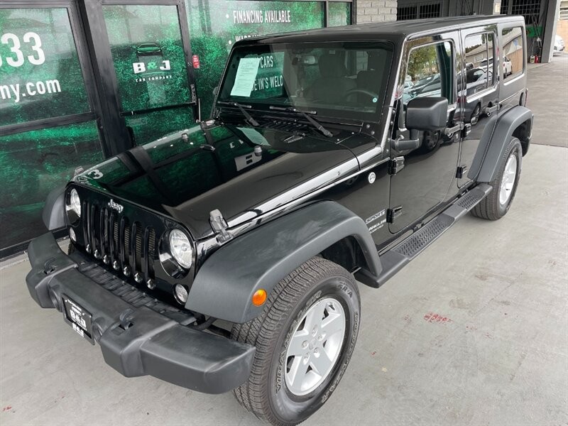 Jeep Wrangler Unlimited Vehicle Full-screen Gallery Image 02