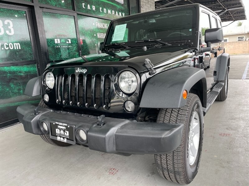 Jeep Wrangler Unlimited Vehicle Full-screen Gallery Image 03