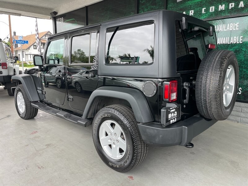 Jeep Wrangler Unlimited Vehicle Full-screen Gallery Image 06