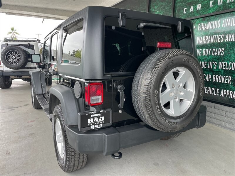 Jeep Wrangler Unlimited Vehicle Full-screen Gallery Image 07