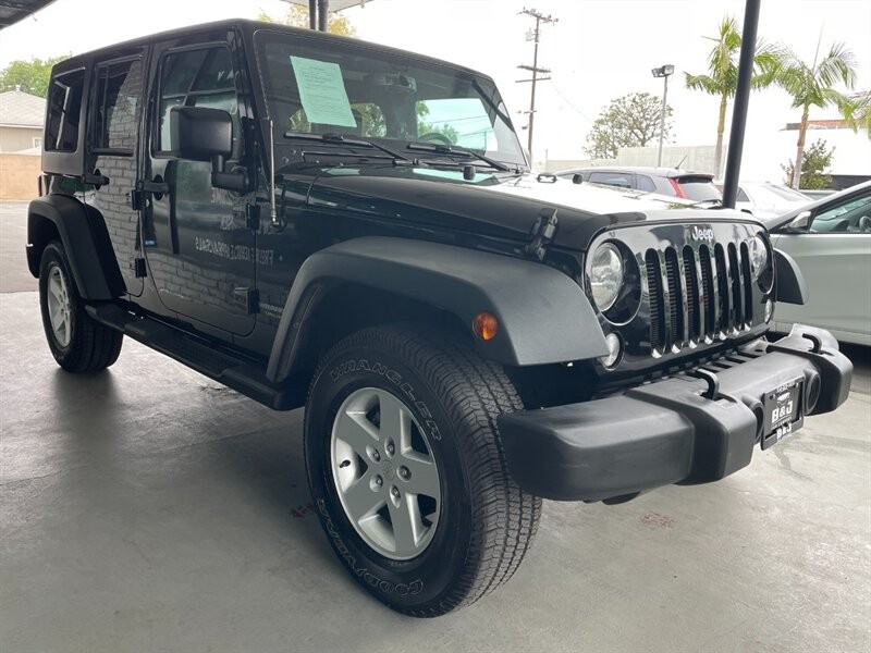 Jeep Wrangler Unlimited Vehicle Full-screen Gallery Image 08