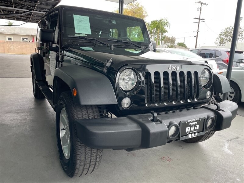Jeep Wrangler Unlimited Vehicle Full-screen Gallery Image 09