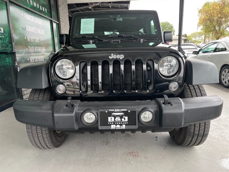 Jeep Wrangler Unlimited Vehicle Full-screen Gallery Image 12