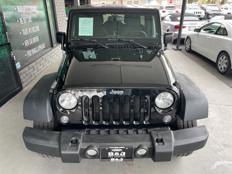 Jeep Wrangler Unlimited Vehicle Full-screen Gallery Image 13