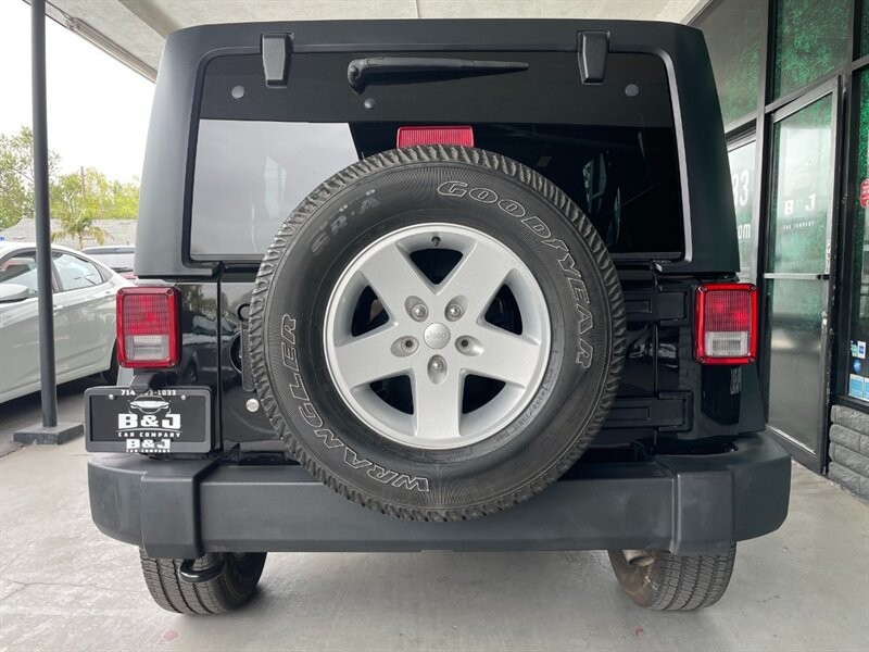 Jeep Wrangler Unlimited Vehicle Full-screen Gallery Image 14