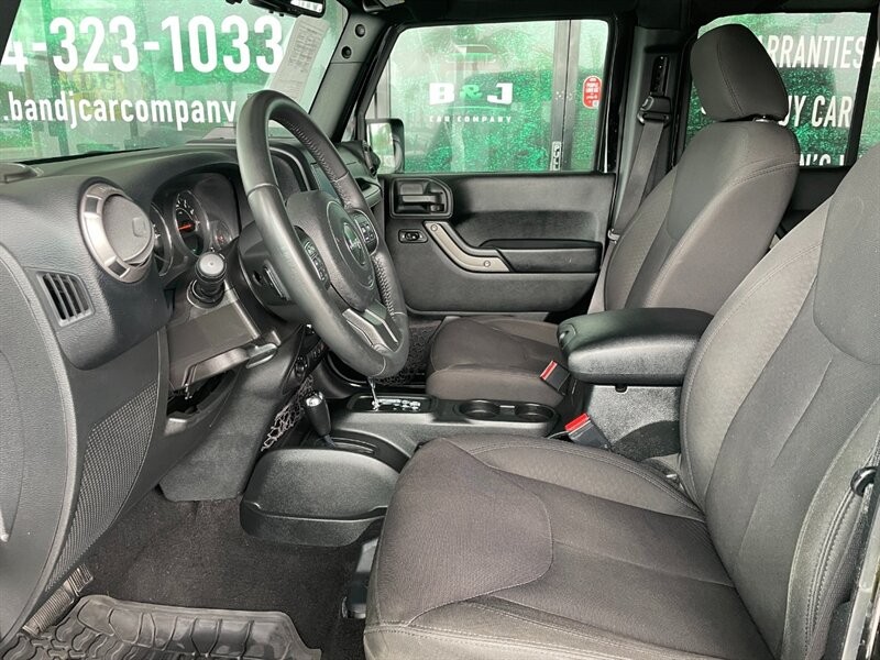 Jeep Wrangler Unlimited Vehicle Full-screen Gallery Image 17