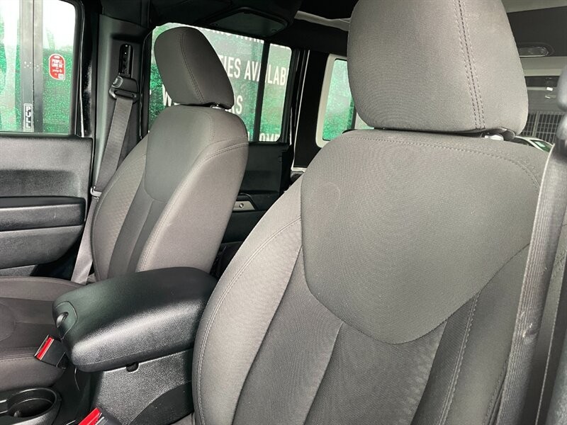 Jeep Wrangler Unlimited Vehicle Full-screen Gallery Image 18