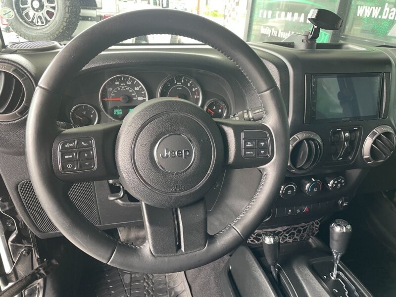 Jeep Wrangler Unlimited Vehicle Full-screen Gallery Image 19