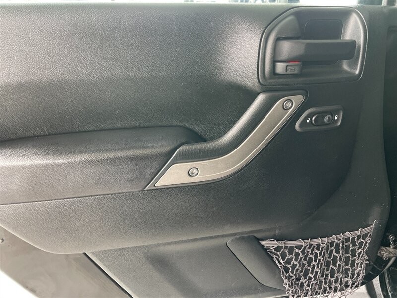 Jeep Wrangler Unlimited Vehicle Full-screen Gallery Image 22