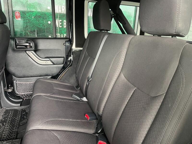 Jeep Wrangler Unlimited Vehicle Full-screen Gallery Image 23