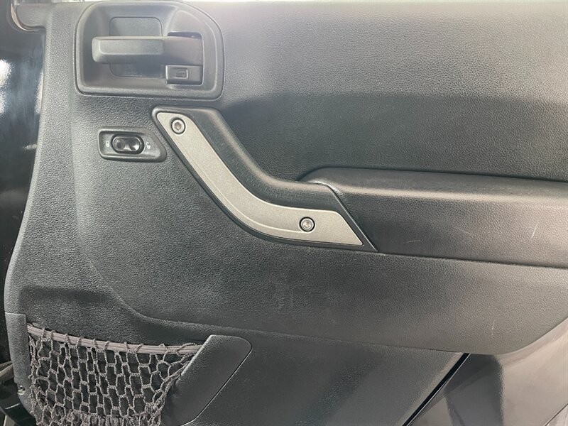 Jeep Wrangler Unlimited Vehicle Full-screen Gallery Image 25