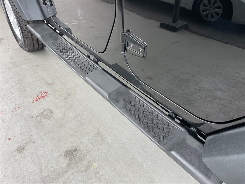 Jeep Wrangler Unlimited Vehicle Full-screen Gallery Image 26