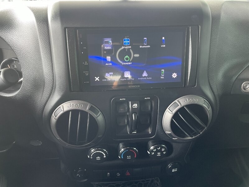 Jeep Wrangler Unlimited Vehicle Full-screen Gallery Image 28