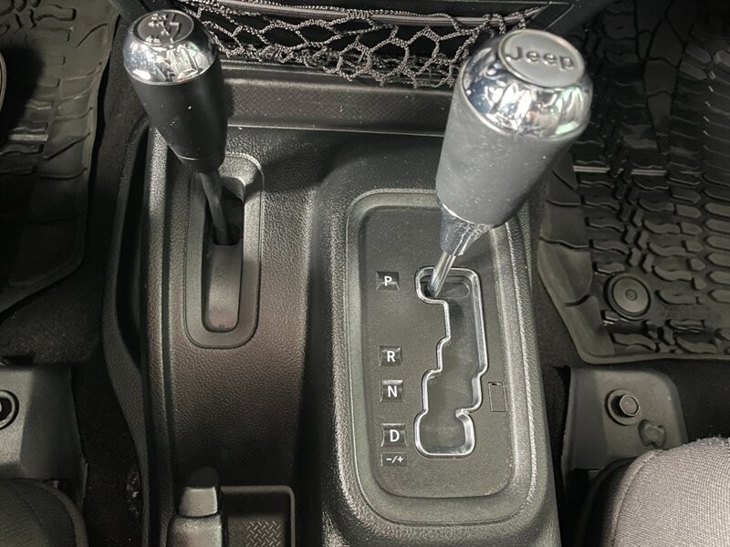 Jeep Wrangler Unlimited Vehicle Full-screen Gallery Image 32