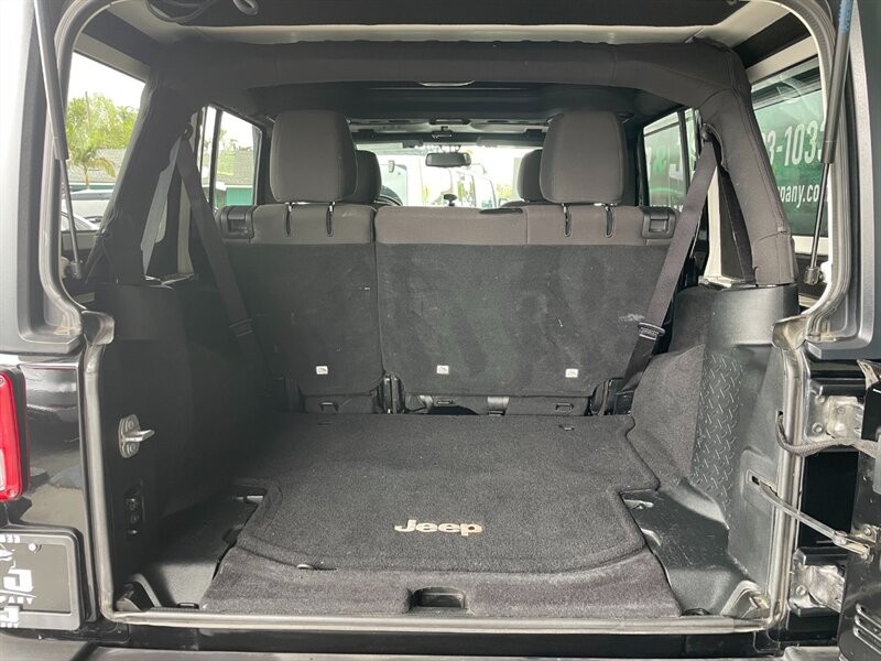 Jeep Wrangler Unlimited Vehicle Full-screen Gallery Image 33