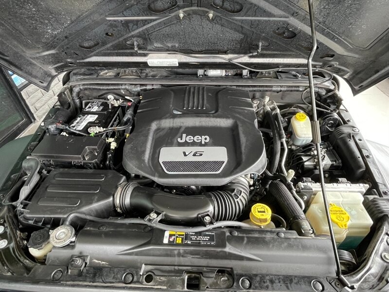 Jeep Wrangler Unlimited Vehicle Full-screen Gallery Image 34