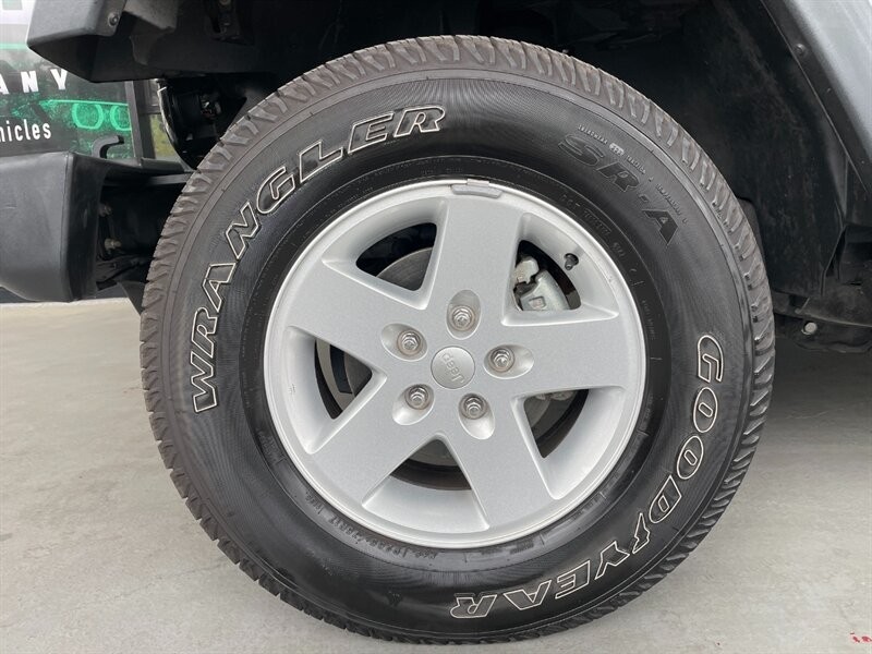 Jeep Wrangler Unlimited Vehicle Full-screen Gallery Image 35