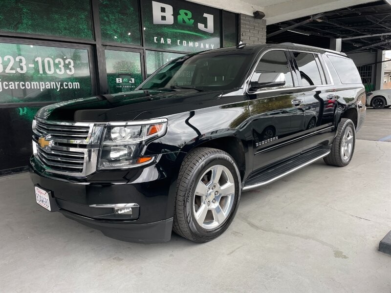 Chevrolet Suburban Vehicle Full-screen Gallery Image 01