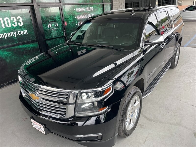 Chevrolet Suburban Vehicle Full-screen Gallery Image 02