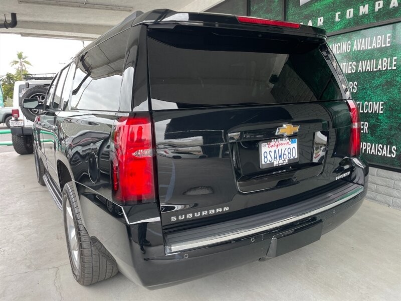 Chevrolet Suburban Vehicle Full-screen Gallery Image 07