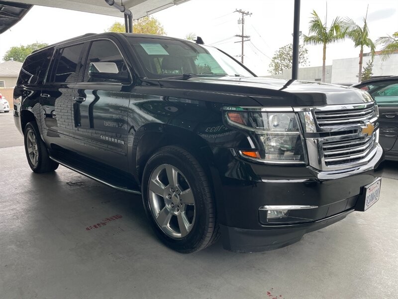 Chevrolet Suburban Vehicle Full-screen Gallery Image 08