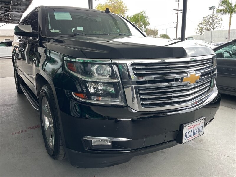 Chevrolet Suburban Vehicle Full-screen Gallery Image 09