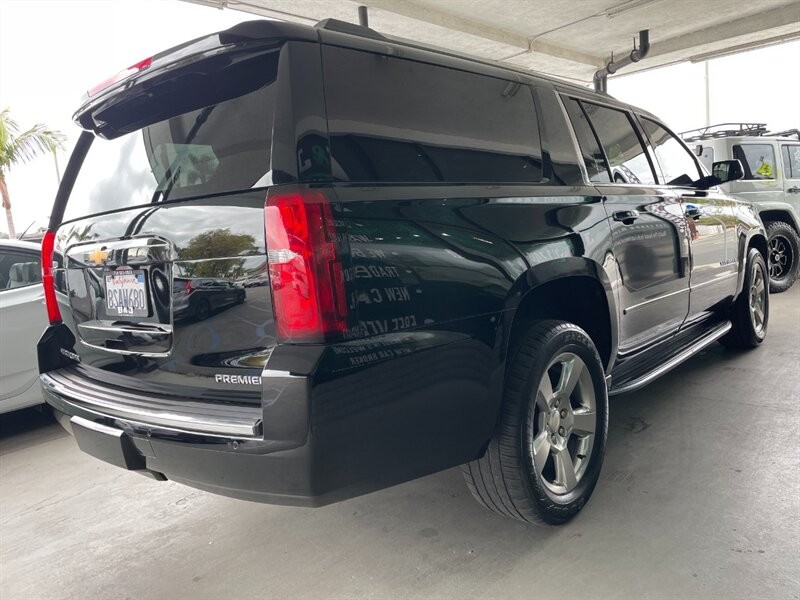 Chevrolet Suburban Vehicle Full-screen Gallery Image 10