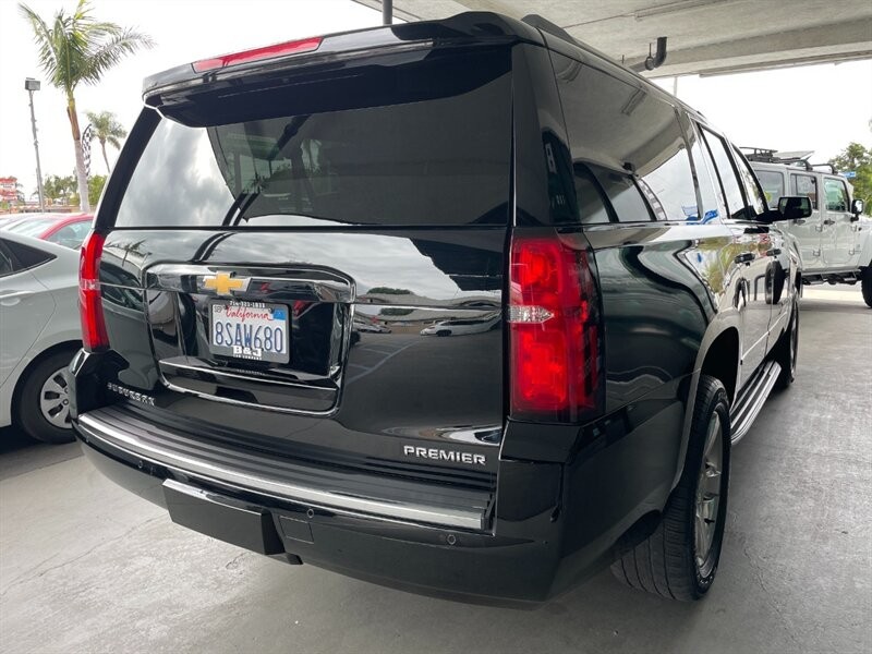 Chevrolet Suburban Vehicle Full-screen Gallery Image 11