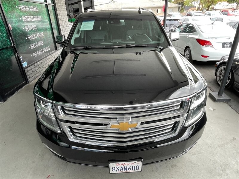 Chevrolet Suburban Vehicle Full-screen Gallery Image 13