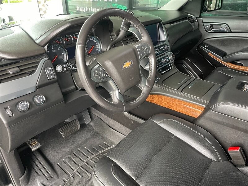 Chevrolet Suburban Vehicle Full-screen Gallery Image 16