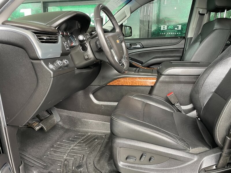 Chevrolet Suburban Vehicle Full-screen Gallery Image 17