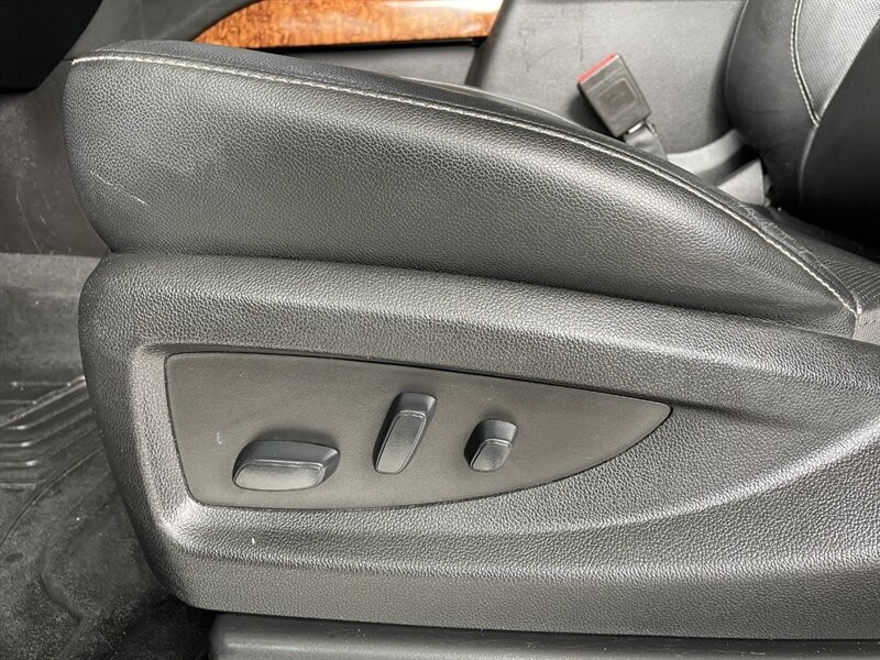 Chevrolet Suburban Vehicle Full-screen Gallery Image 19