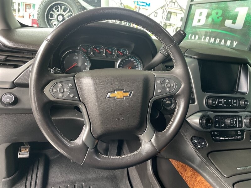 Chevrolet Suburban Vehicle Full-screen Gallery Image 20