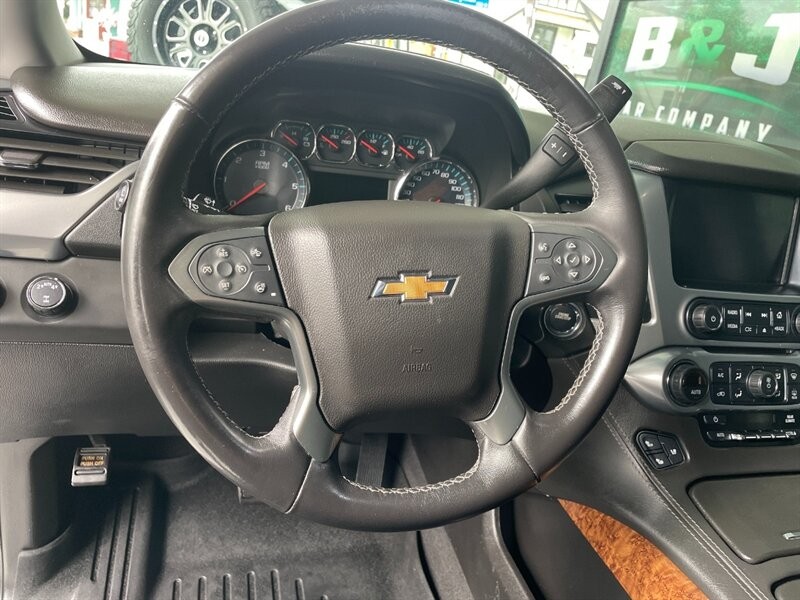 Chevrolet Suburban Vehicle Full-screen Gallery Image 21