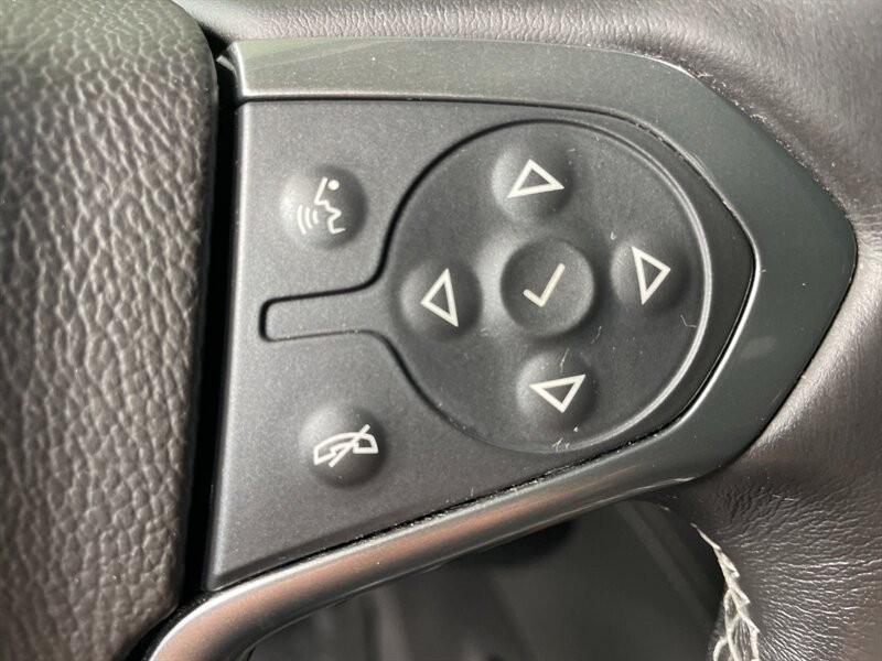 Chevrolet Suburban Vehicle Full-screen Gallery Image 23