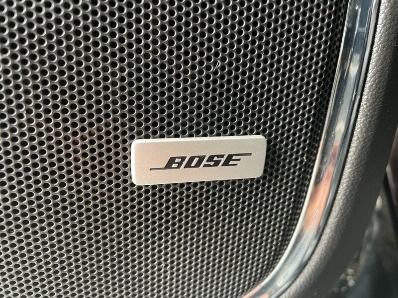 Chevrolet Suburban Vehicle Full-screen Gallery Image 27