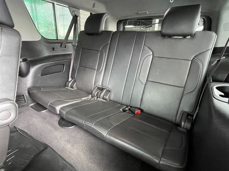 Chevrolet Suburban Vehicle Full-screen Gallery Image 30