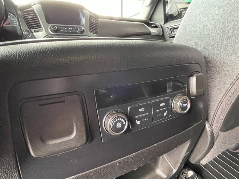 Chevrolet Suburban Vehicle Full-screen Gallery Image 31