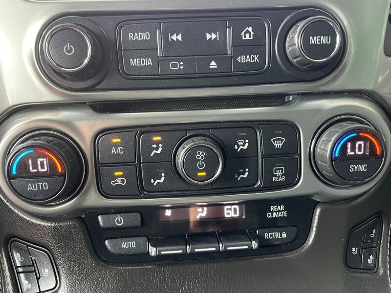 Chevrolet Suburban Vehicle Full-screen Gallery Image 39