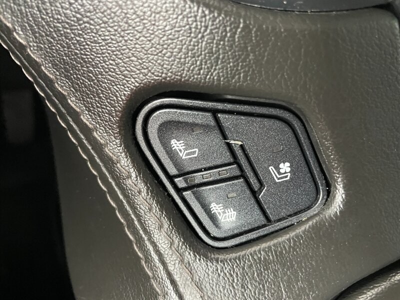 Chevrolet Suburban Vehicle Full-screen Gallery Image 40