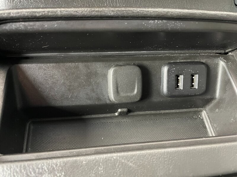 Chevrolet Suburban Vehicle Full-screen Gallery Image 41