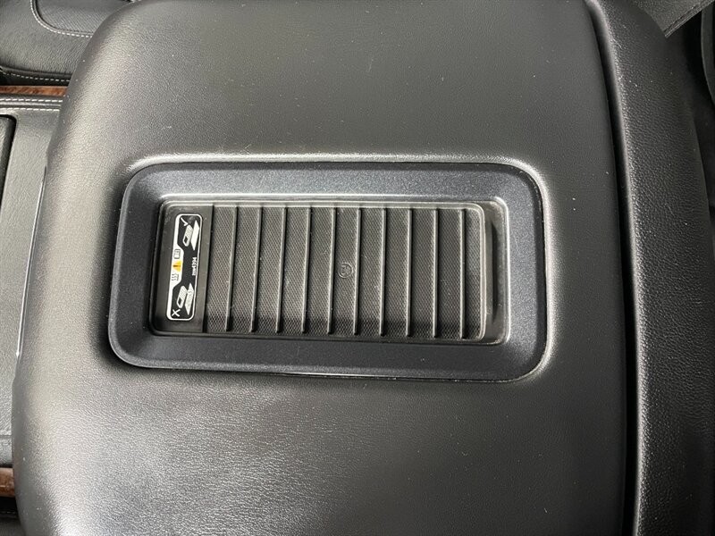 Chevrolet Suburban Vehicle Full-screen Gallery Image 42