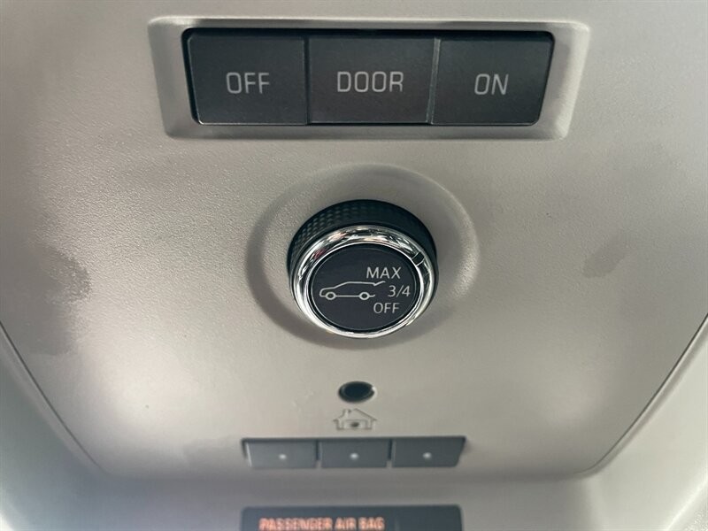 Chevrolet Suburban Vehicle Full-screen Gallery Image 43