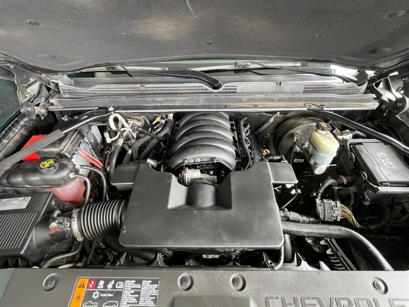 Chevrolet Suburban Vehicle Full-screen Gallery Image 45